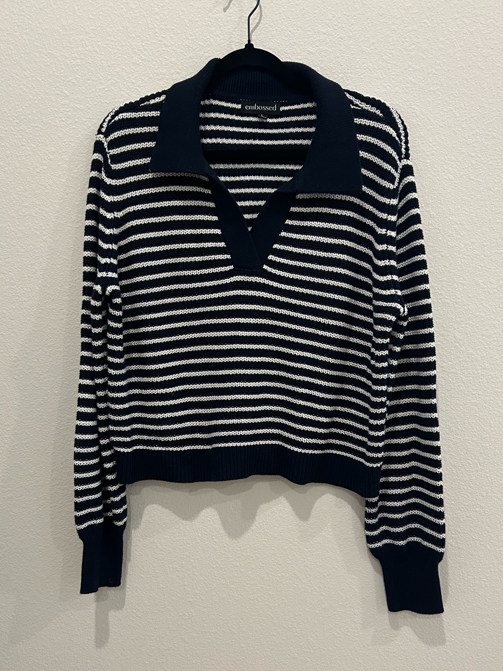 Embossed Women's navy & White Striped Collar Sweater, size large